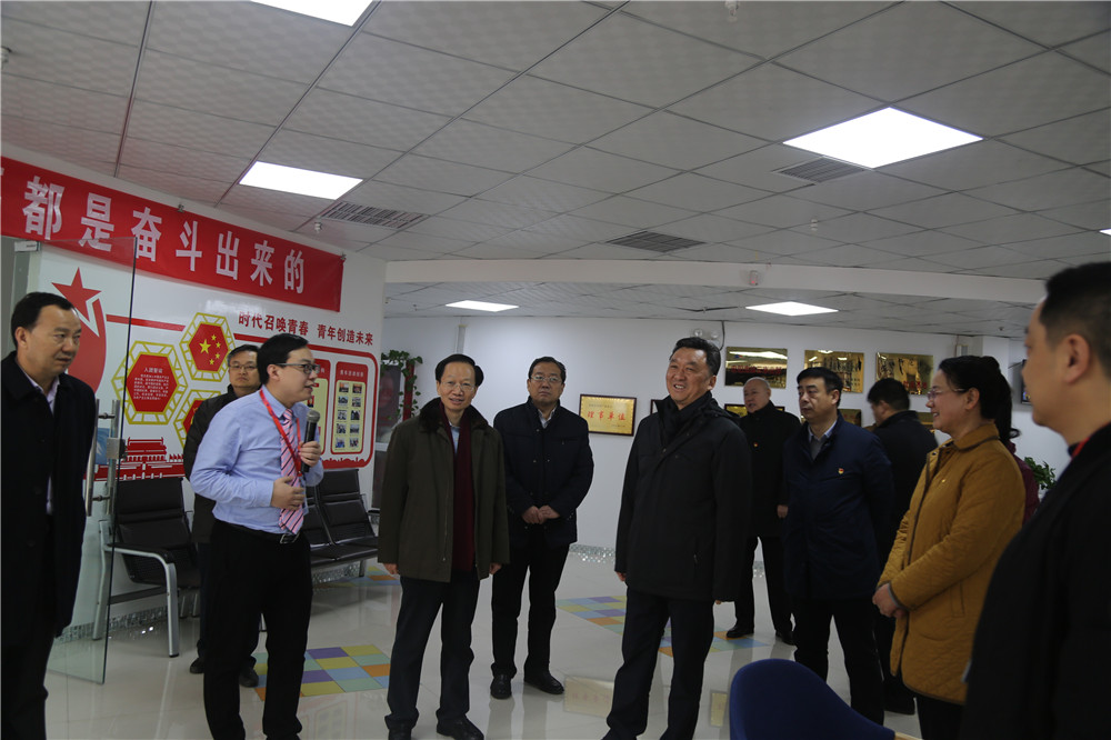 熱烈歡迎全國總工會(huì)副主席，書記處書記魏地春及省總工會(huì)王保存主席一行蒞臨安陽青峰網(wǎng)絡(luò)參觀指導(dǎo)